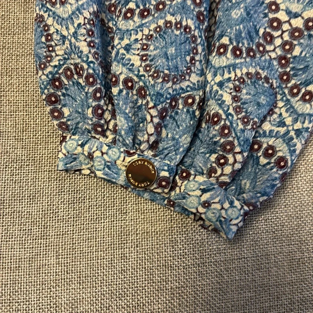 Great outfit! Tory Burch top and CREAM coated, embroidered jeans. - Picture 5 of 14